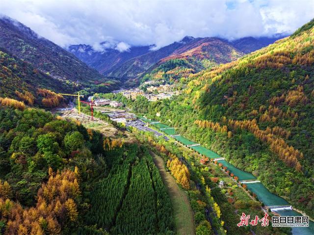 秋染官鹅沟 倾倒人间的调色盘