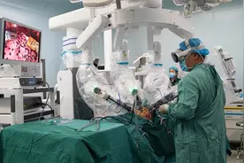 “透视眼”＋“机械臂” 重庆医生运用最新AI技术完成复杂肺段精准微创切除图片