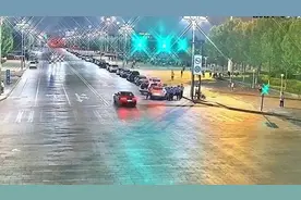 萌娃走失！民警、无人机、志愿者合力寻回图片