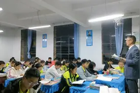 10万元重奖 这位乡村教师全捐了图片