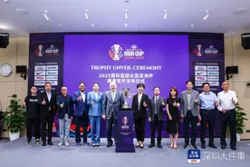 超炫奖杯亮相 2025女篮亚洲杯7月深圳市体育中心开赛图片