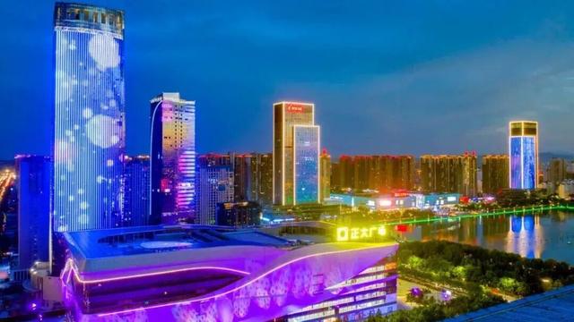 最近，洛阳人都在钻商场，怎么回事？