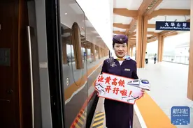 新华全媒+丨池州至黄山高铁开通运营图片