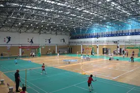 480名羽球少年东湖高新区中小学生羽毛球比赛炫身手   华师一附中光谷汤逊湖学校蝉联团体冠军图片