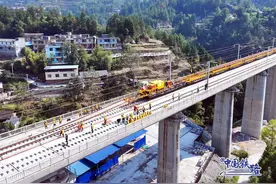 重庆⇋黔江 1小时！渝厦高铁重庆段全面进入铺轨阶段图片