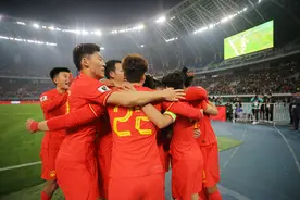 日本足协介绍国足：跌跌撞撞进入18强赛，相互交手中国7胜8平15负图片