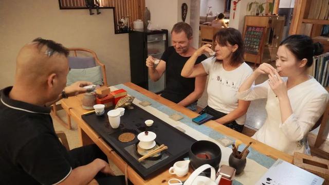 汤口小镇有面“世界来信墙”