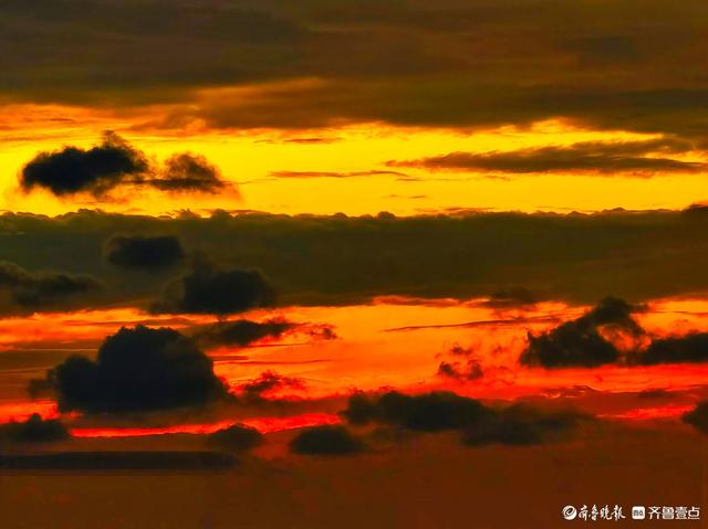 暴雨过后，夕阳绘就绝美画卷