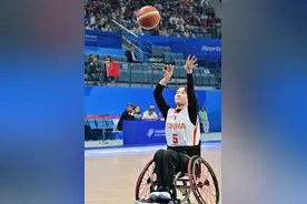 高位截瘫后尝试篮球，她和队友拿到了亚洲冠军图片