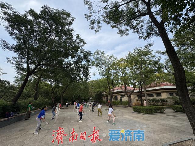 一年四季 泉在济南丨初秋好去处：泉城公园景致佳，市民休闲正当时