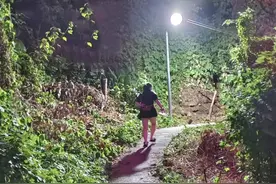 增设路灯消除城市照明暗盲区 重庆市南岸区用心点亮出行路图片