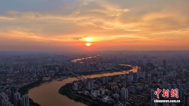 广西南宁现晚霞美景