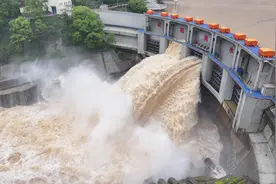 湖南郴州：欧阳海水库开闸泄洪#图片