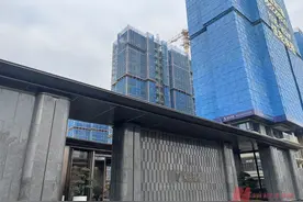 2024新春走基层 | 实探成都春节楼市：有项目买房可抵扣10倍机票费，有楼盘推荐成交最高奖10万元这个去年新房销冠城市，春节有近20家房企项目仍在“抢客”图片