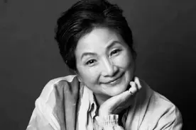 郑佩佩：回首一笑七十年图片