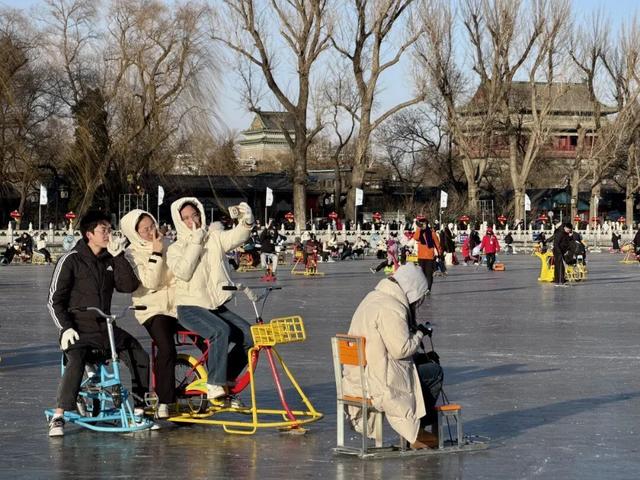 是时候了！来什刹海前海冰场“呲溜溜”