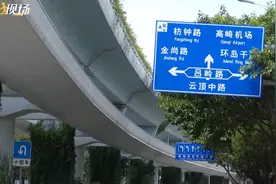 小心！厦门这处施工路段，有人骑车栽进水泥大坑图片