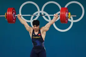 举重男子102公斤级刘焕华夺冠！增重备战时，他曾“练到吐”图片
