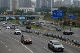 都饱和了！别再信“高薪招聘网约车司机”鬼话 | 新京报快评图片