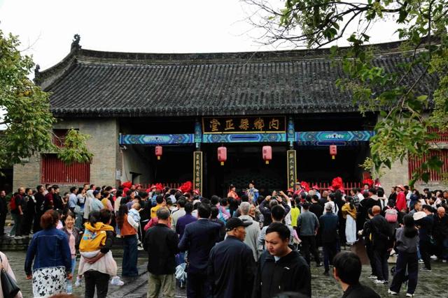 双节邂逅内乡县衙：沉浸式体验引燃客流高峰