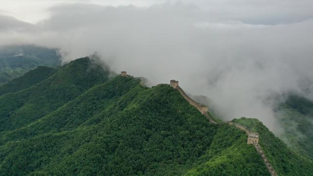 雨涤燕塞千峰晓 云涌金城万堞浮