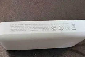 旅客自弃的充电宝机场如何处置？数个机场回应图片