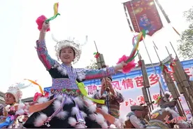 笙歌苗舞迎新年图片