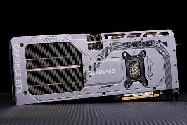 技嘉GeForce RTX 5070 Ti GAMING OC 魔鹰 16G显卡评测：中高端游戏与AI的性能怪兽
