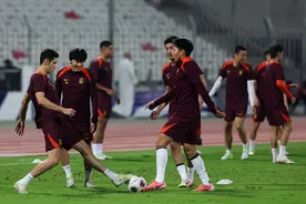 体坛联播｜国足今晚世预赛客战巴林，波波维奇遭遇轻微中风图片