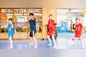 华裔三姐弟回平潭习武图片