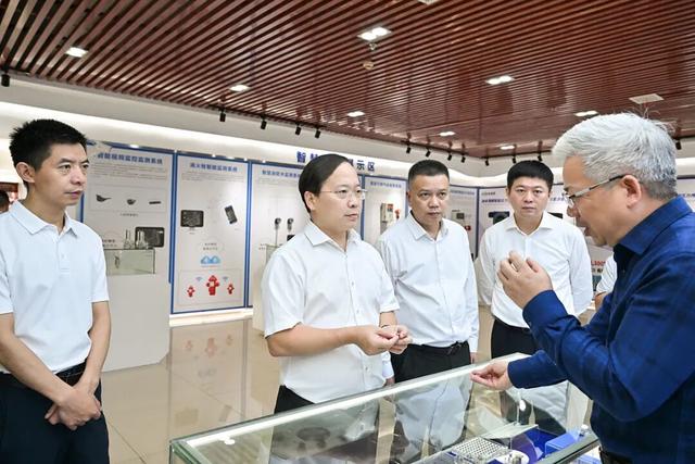 肖正波专题调研实施“人工智能+”行动