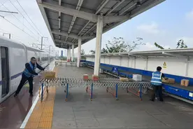 最快4小时“当日达” 成都铁路部门启动“双11”快件运输服务图片