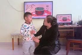 萌娃巧手制腊八蒜 传统习俗润童心——利津县北宋镇中心幼儿园开展食育活动图片