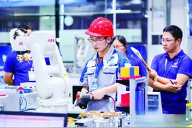 人工智能训练师首现竞技“擂台” 湖南省第八届职工职业技能大赛在株洲开幕图片