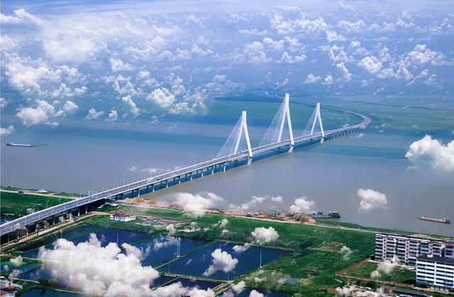 致国际张：奇峰三千，只取一峦！