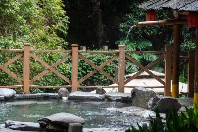 在桂林过大雪：暖汤、红柿、碧水…藏着南方冬日最惊艳的色彩