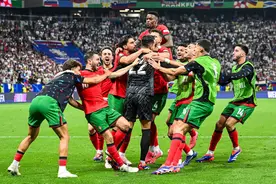 门将科斯塔完成“帽子戏法”！葡萄牙队点球大战3比0淘汰斯洛文尼亚队图片