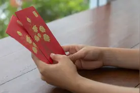 东北制药给近7000名员工每人发10000元现金红包图片