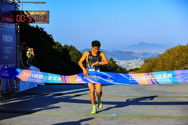 三大世界冠军助阵！直击2025梧桐山登高赛！
