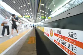 时间合适乘坐舒适，高峰日六七十万人坐环京绿皮车往返京津冀图片