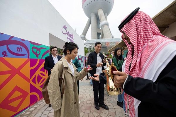 沉浸式“沙特小镇”登陆东方明珠，中沙风情碰撞引打卡热潮