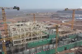 不毛之地变身能源新“绿洲” “多能互补”确保新能源高质量发电图片