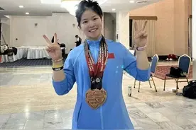 女博士郑晓萱火了：一边发顶刊，一边举重破纪录！图片