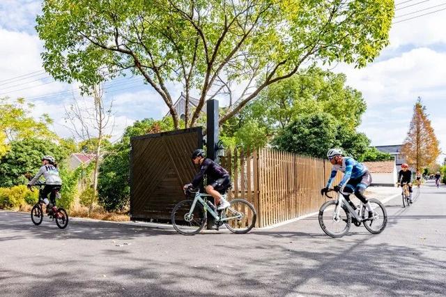 以车轮丈量乡村振兴新图景——上海·市民乡村定向骑行赛崇明陈家镇站举办