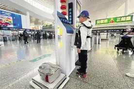 兰州中川机场引入智能行李测量机 行李是否超限 5秒钟确定图片