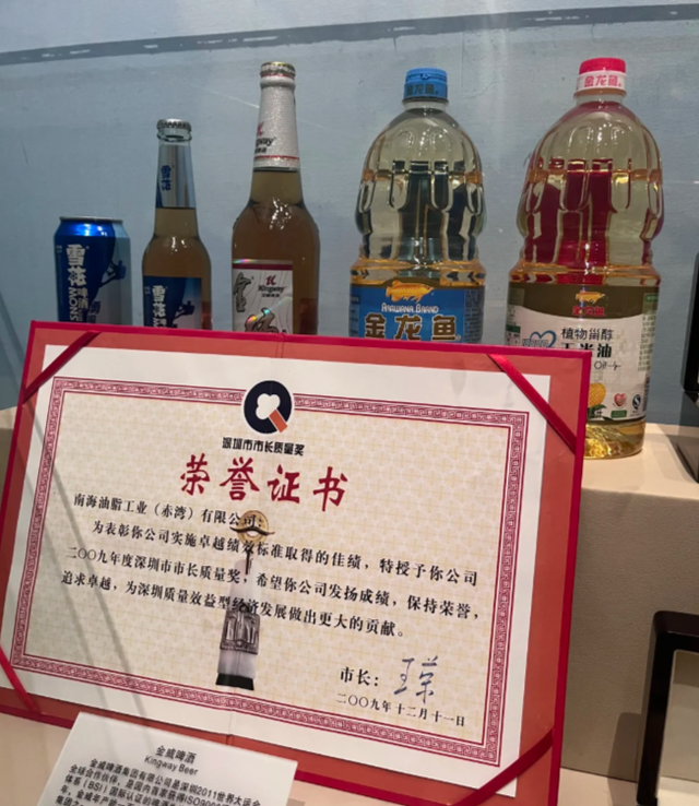 深圳博物馆玻璃罩里的这些“破烂”，看哭千万打工人！