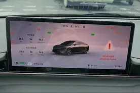 “智界S7”高速路途中全车断电 车主称维权遭多方推诿图片