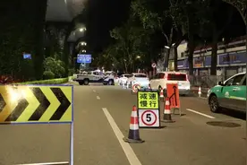 厦门全市设卡严查图片