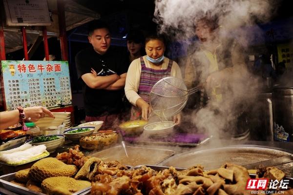 岁暖时刻丨亚洲最大夜市——西双版纳告庄星光夜市掠影