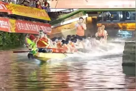 40人龙舟竟然能漂移！这里的河道上演水上“头文字D”图片